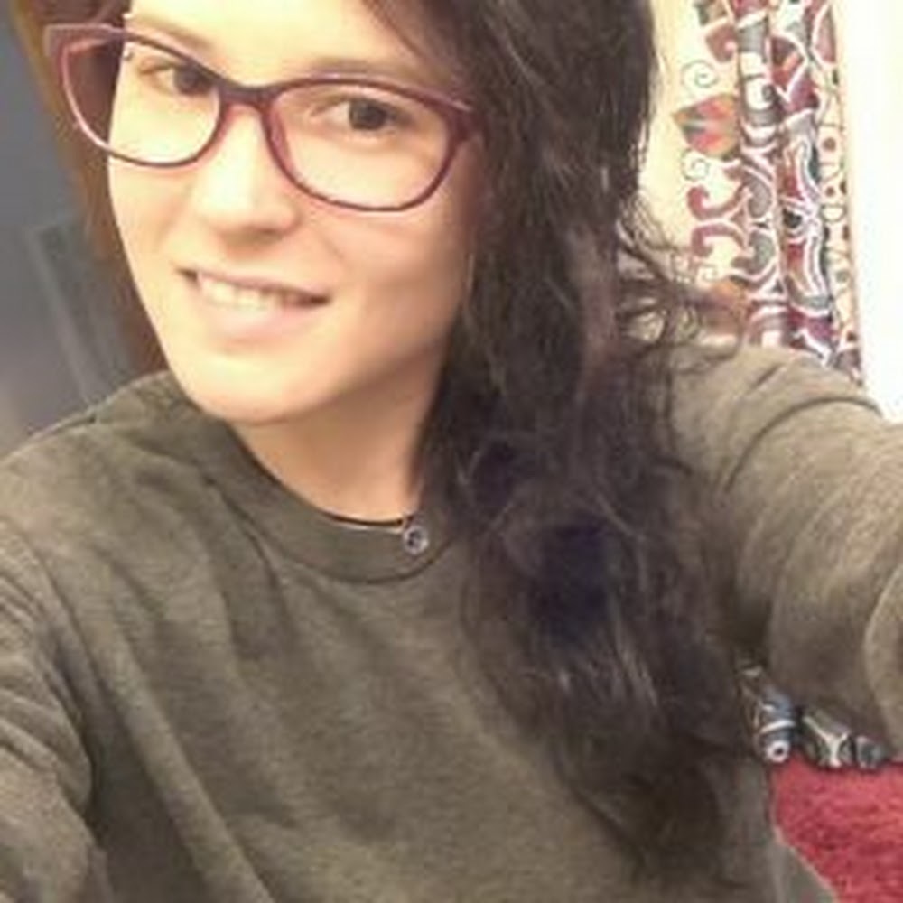 Meet your Posher, Carrie